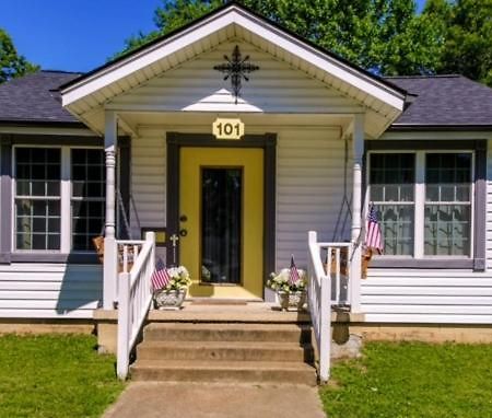 Historic Town Square Bungalow In Heart Of Brighton Atoka Экстерьер фото